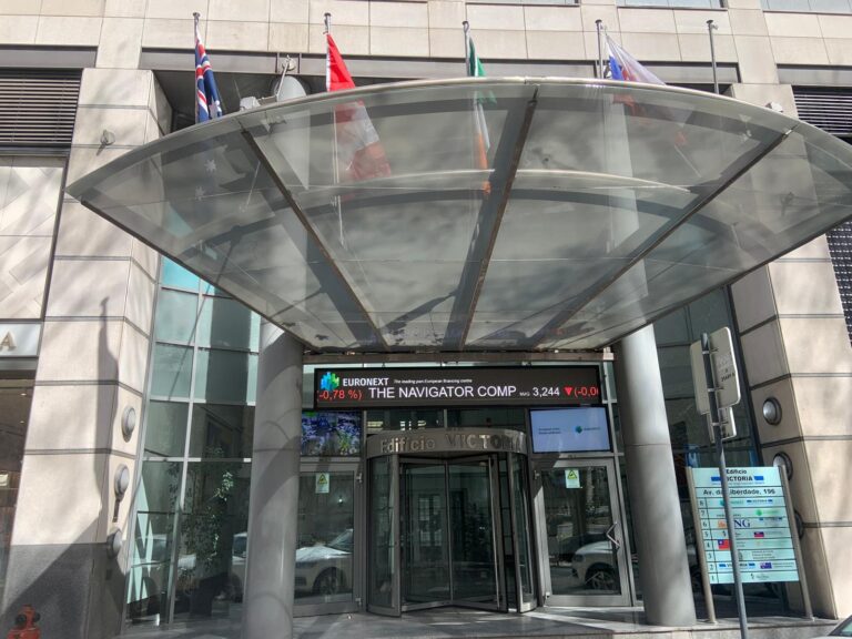 Entrada do edifício da Euronext Lisboa.