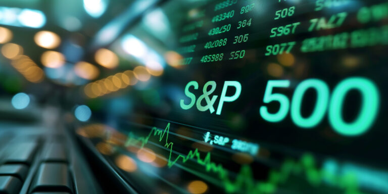 Imagem de um ecrã com um gráfico a dizer S&P500.